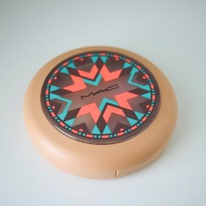 MAC Cosmetics Makeup - MAC Limited Edition Powder of Vibe Tribe MAC Cosmetics Makeup - MAC Limited Edition Powder of Vibe Tribe